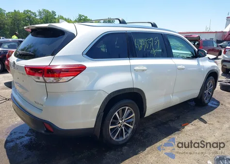 2017 Toyota Highlander Xle z USA, uszkodzony, nr VIN 5TDJZRFH0HS395625